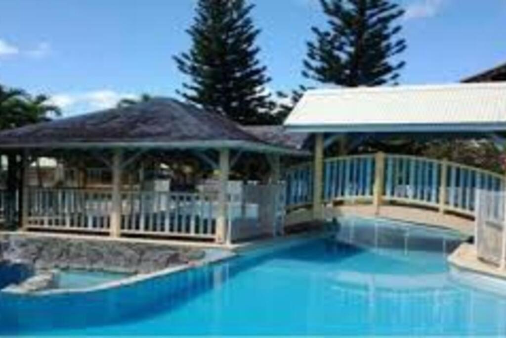 Appartement Ker-Eol Residence Canouan Sainte-Anne Avec Piscine Luaran gambar